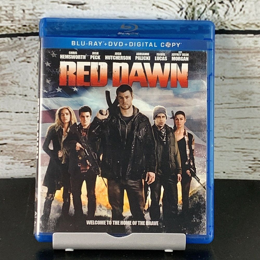 Red Dawn (Blu-ray, 2012) Chris Hemsworth, Josh Peck, Josh Hutcherson